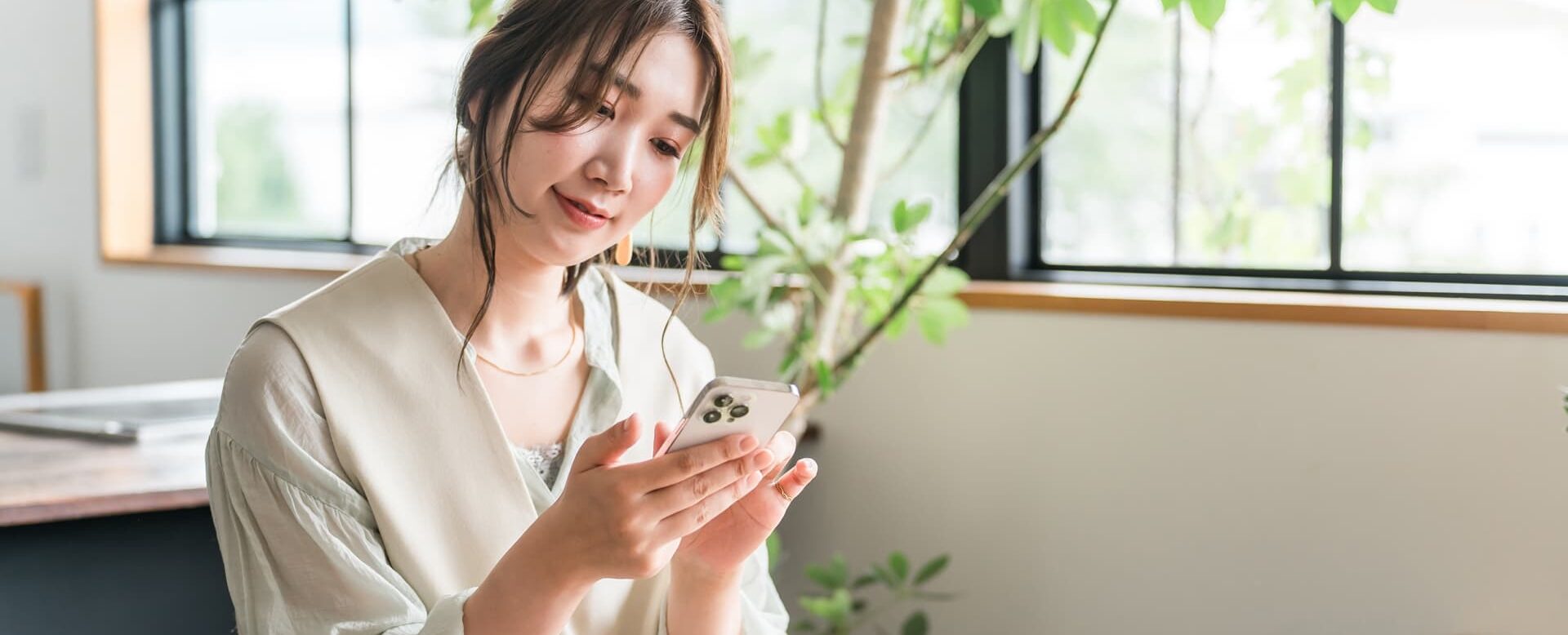 レンタでBT・TLの電子書籍を読む中年女性向け利用ガイドを示したトップ画像。借りて読む仕組みや比較ポイントを分かりやすく伝える